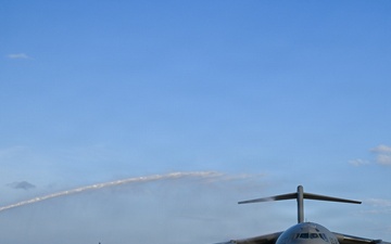 Lt. Gen. John Healy performs final flight with the 445th Airlift Wing