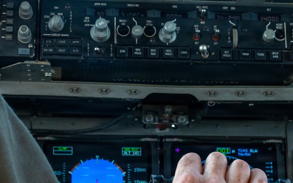 Lt. Gen. John Healy performs final flight with the 445th Airlift Wing
