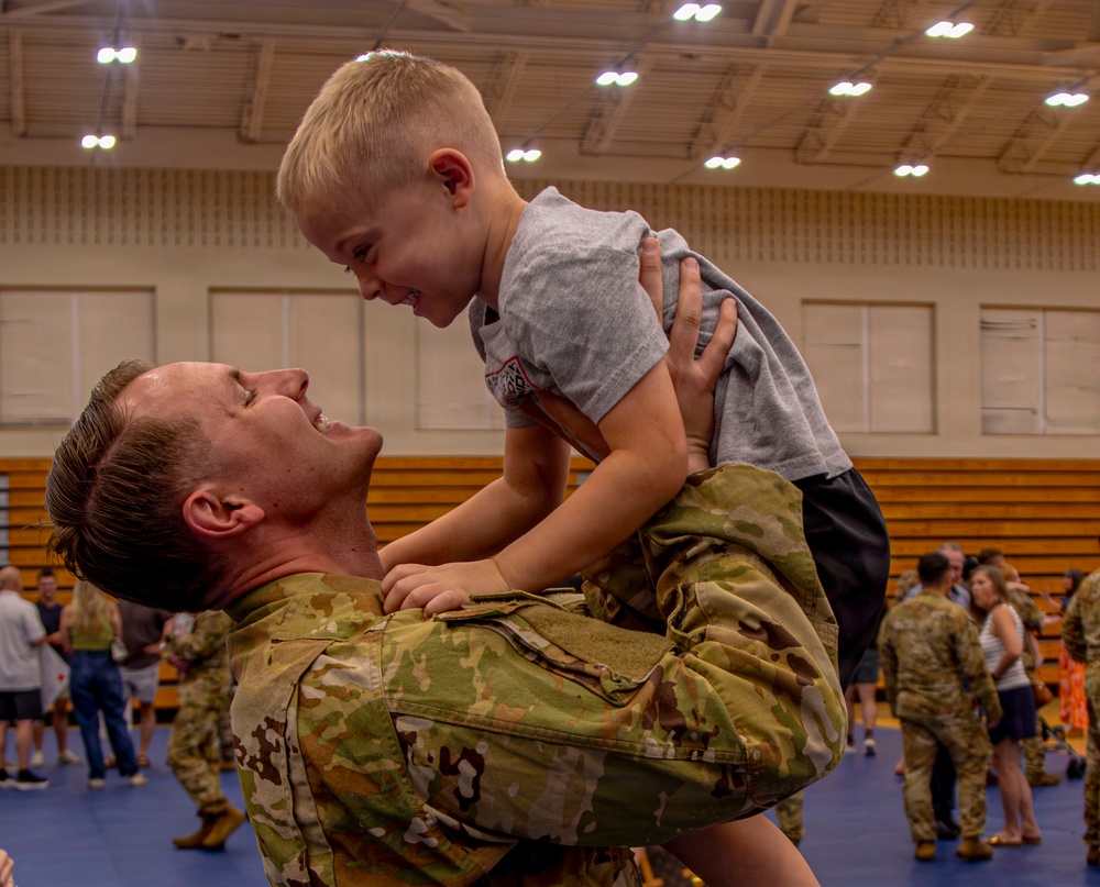 Welcome Home, Dogface Soldiers!