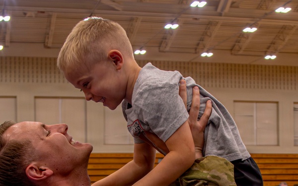 Welcome Home, Dogface Soldiers!
