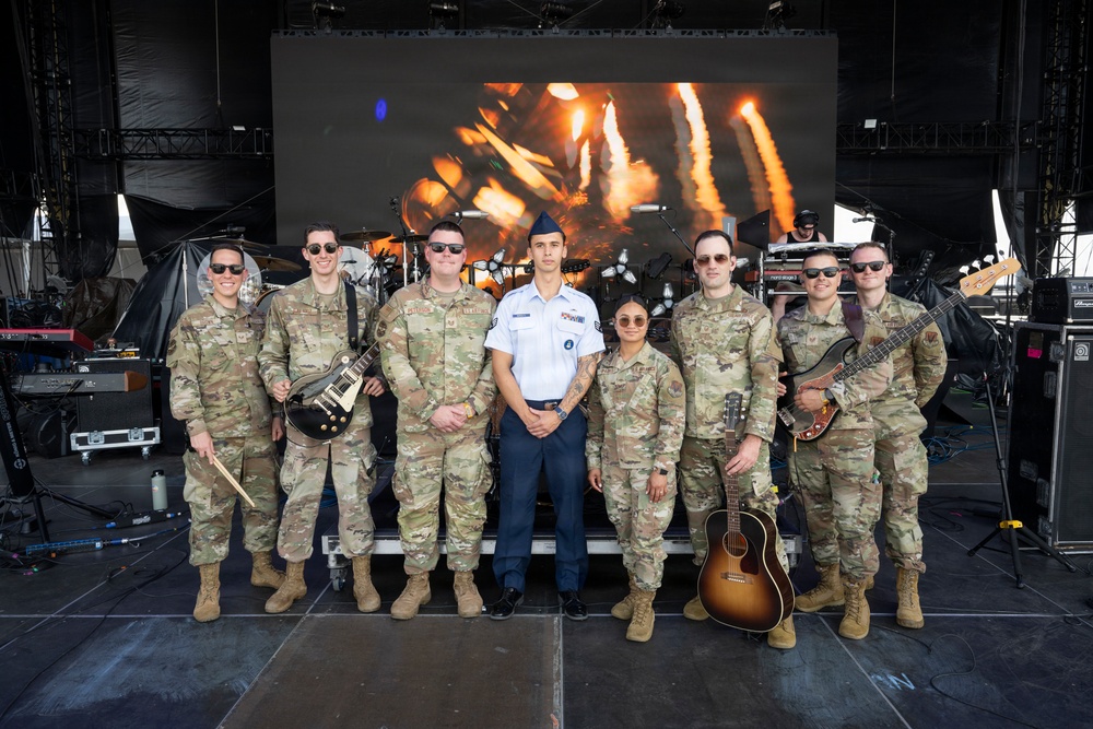 Air Force demonstrates the power of music at Barefoot Country Music Fest