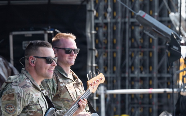 Air Force demonstrates the power of music at Barefoot Country Music Fest