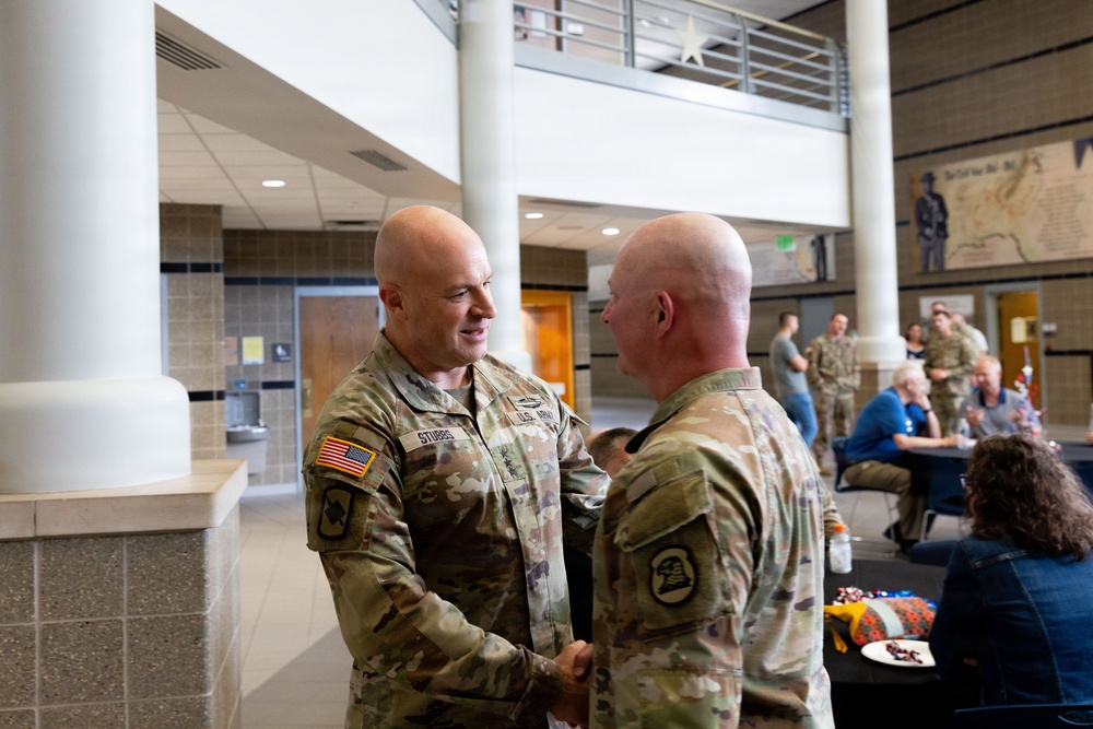 ARNG director greets retired Iowa National Guard brigadier general