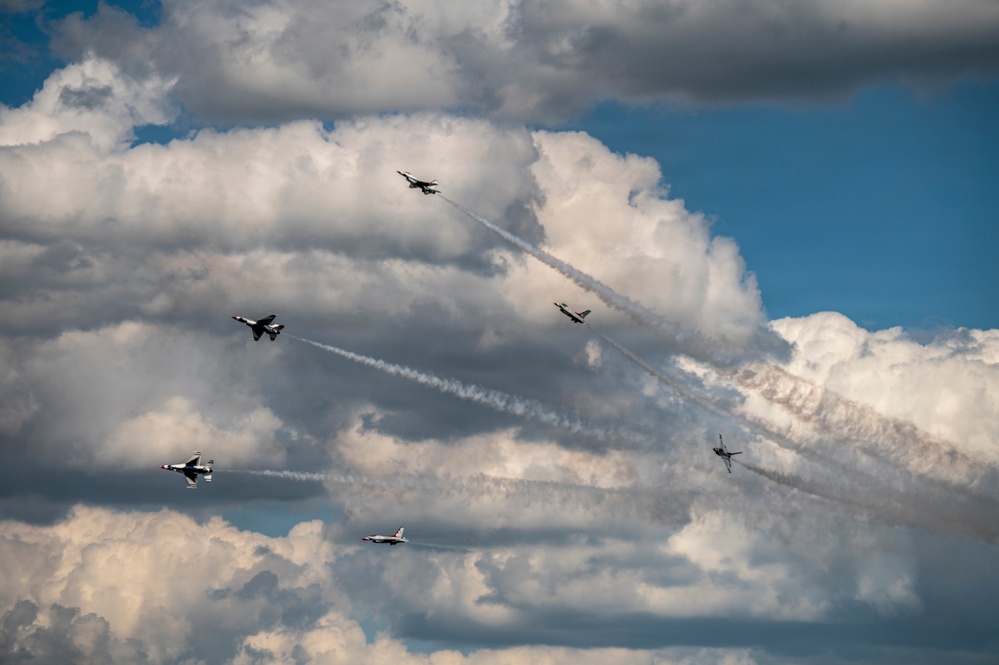U.S. Air Force Thunderbirds at the Columbus Air Show