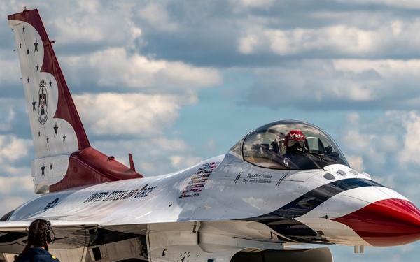 U.S. Air Force Thunderbirds at the Columbus Air Show