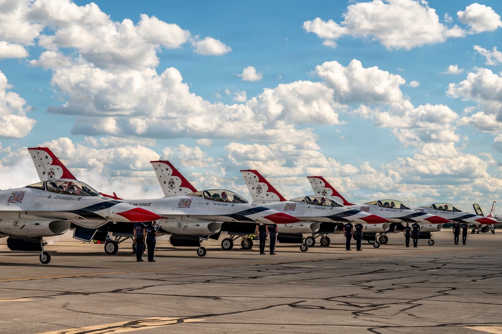 U.S. Air Force Thunderbirds at the Columbus Air Show