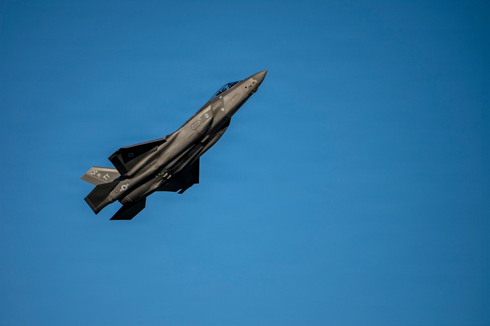 F-35 performs in Columbus Air Show