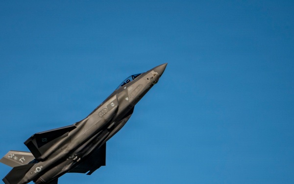 F-35 performs in Columbus Air Show