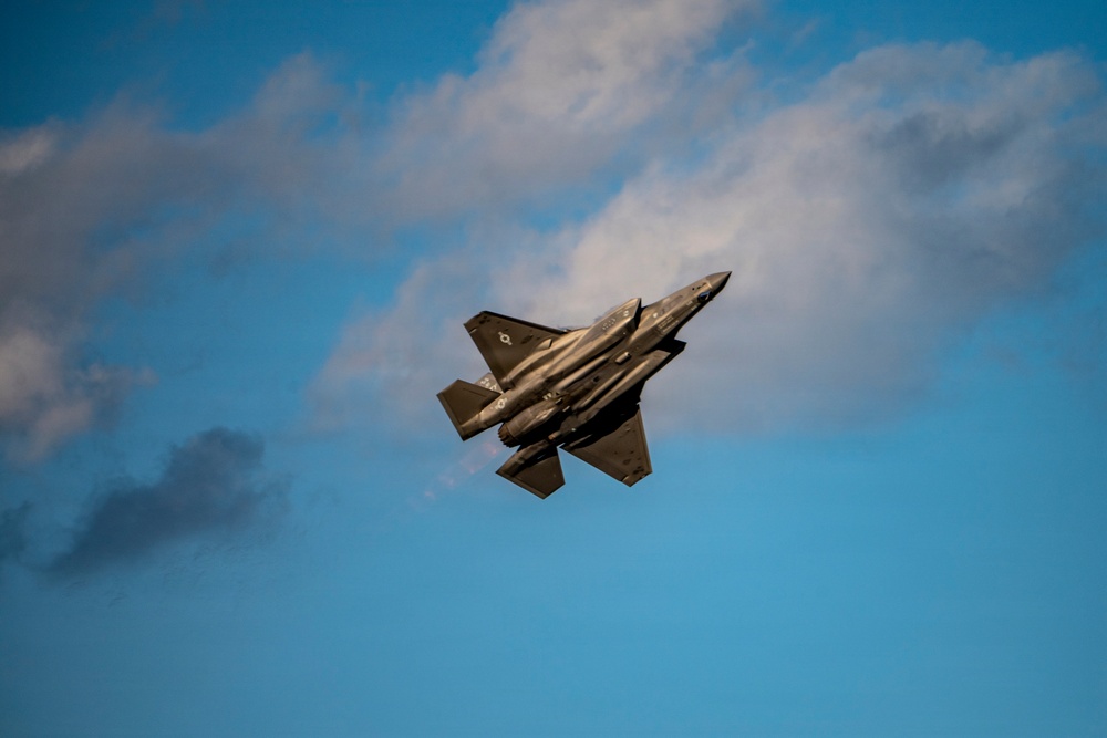 F-35 performs in Columbus Air Show