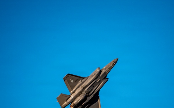 F-35 performs in Columbus Air Show