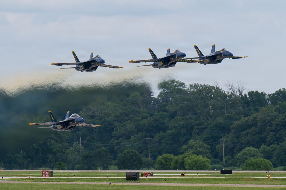 Scott AFB participates in the Spirit of St. Louis Airshow &amp;amp; STEM Expo