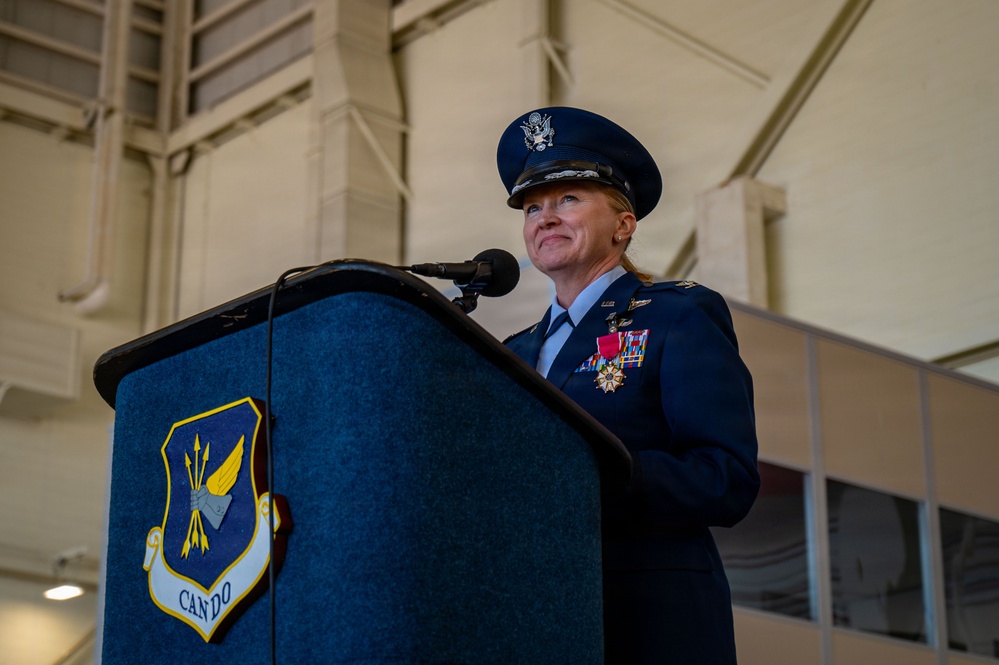 Can Do! Morris assumes command of 305th AMW