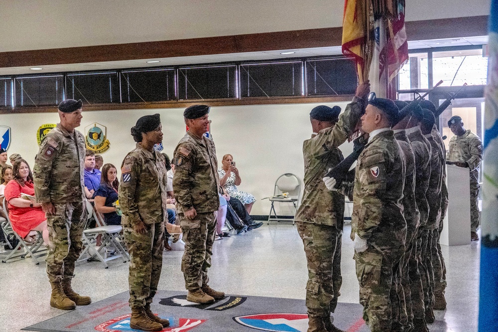 922nd Contracting Battalion marks change of command at Fort Campbell