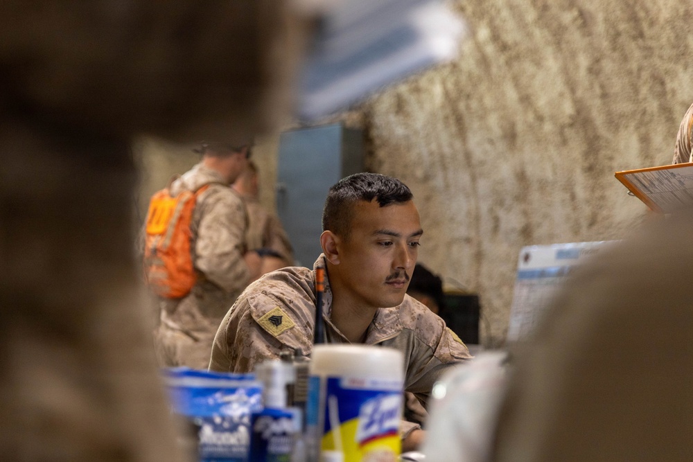 U.S. Marine Corps Reserve Marines conduct command post exercise during MFRITX 3-26