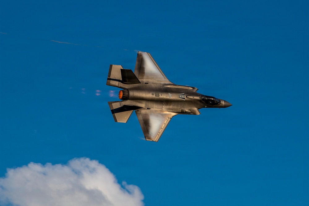 F-35 shows off in Columbus