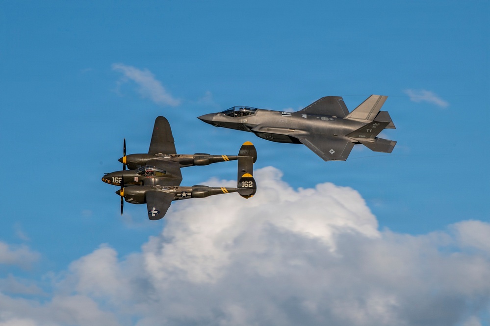 F-35 shows off in Columbus