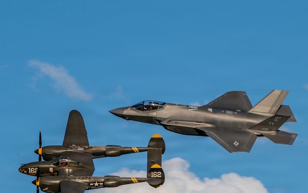 F-35 shows off in Columbus