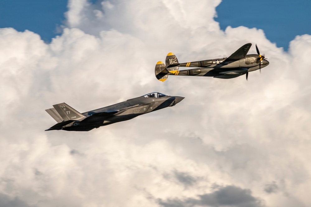 F-35 shows off in Columbus
