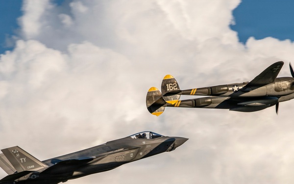 F-35 shows off in Columbus