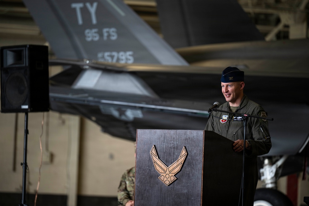 Thulin assumes command of 325th Fighter Wing