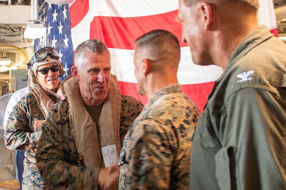 I MEF General Visits USS Essex