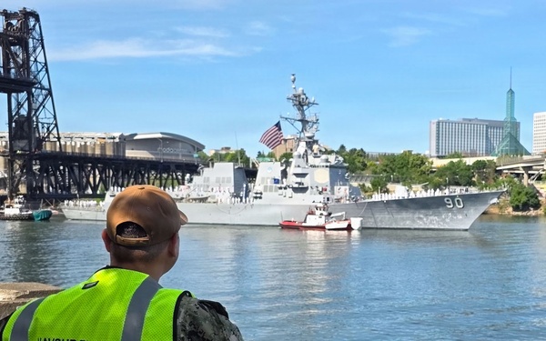 NAVSUP FLC Puget Sound Supports Portland Fleet Week Visit