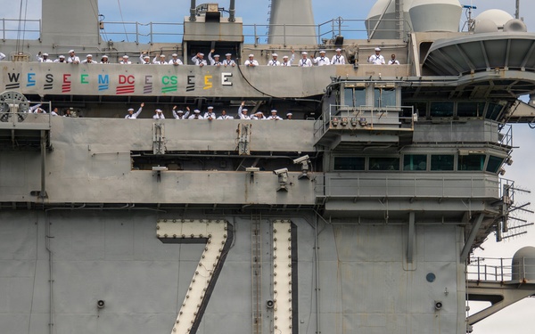 USS Theodore Roosevelt (CVN 71) arrives at Pearl Harbor