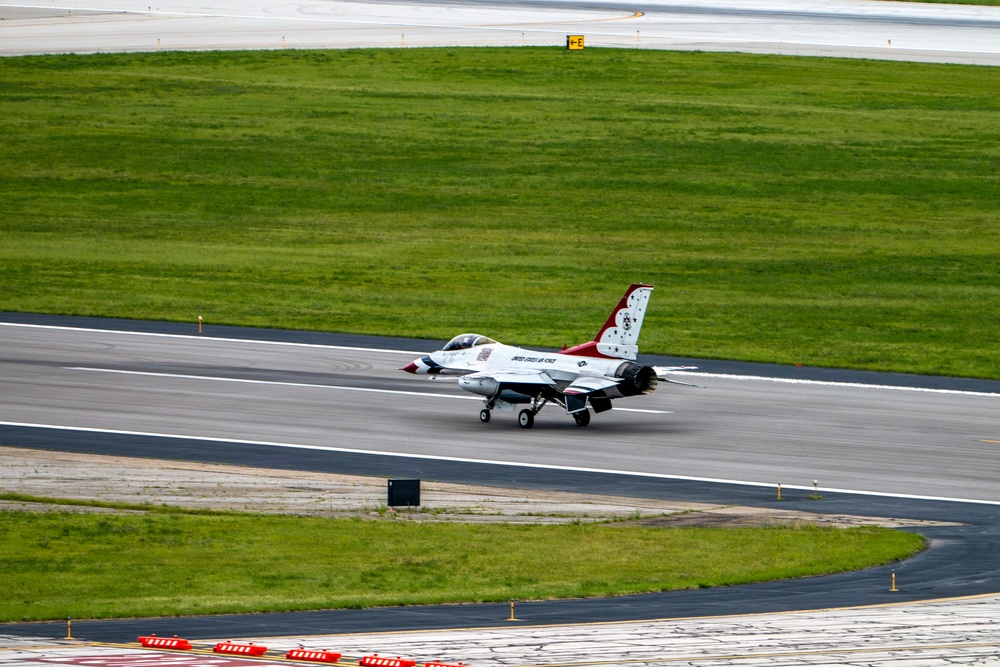 Thunderbirds take off