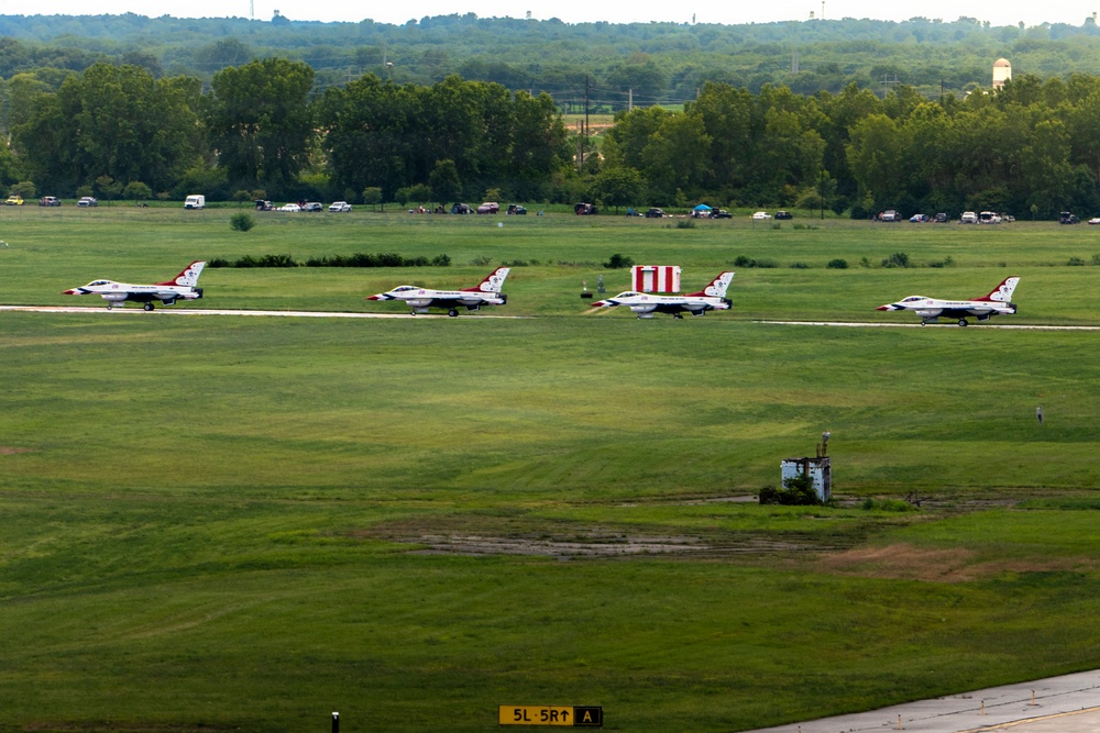 Thunderbirds take off