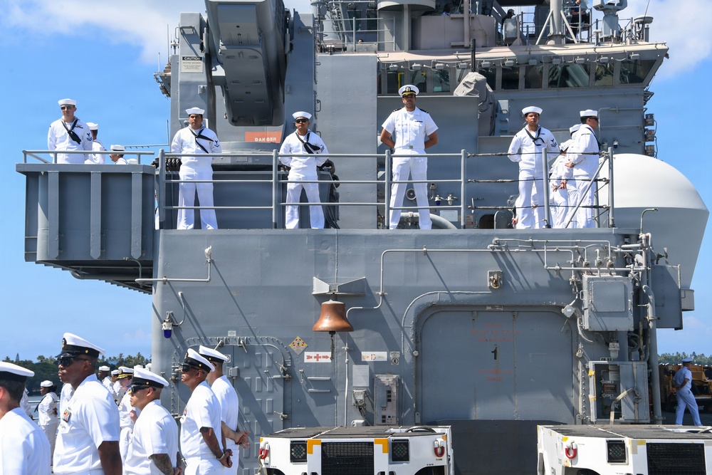USS Essex pulls into Pearl Harbor