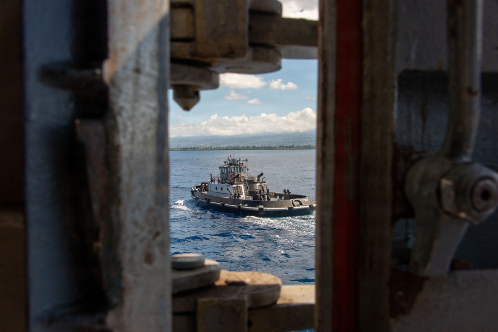 USS Essex pulls into Pearl Harbor