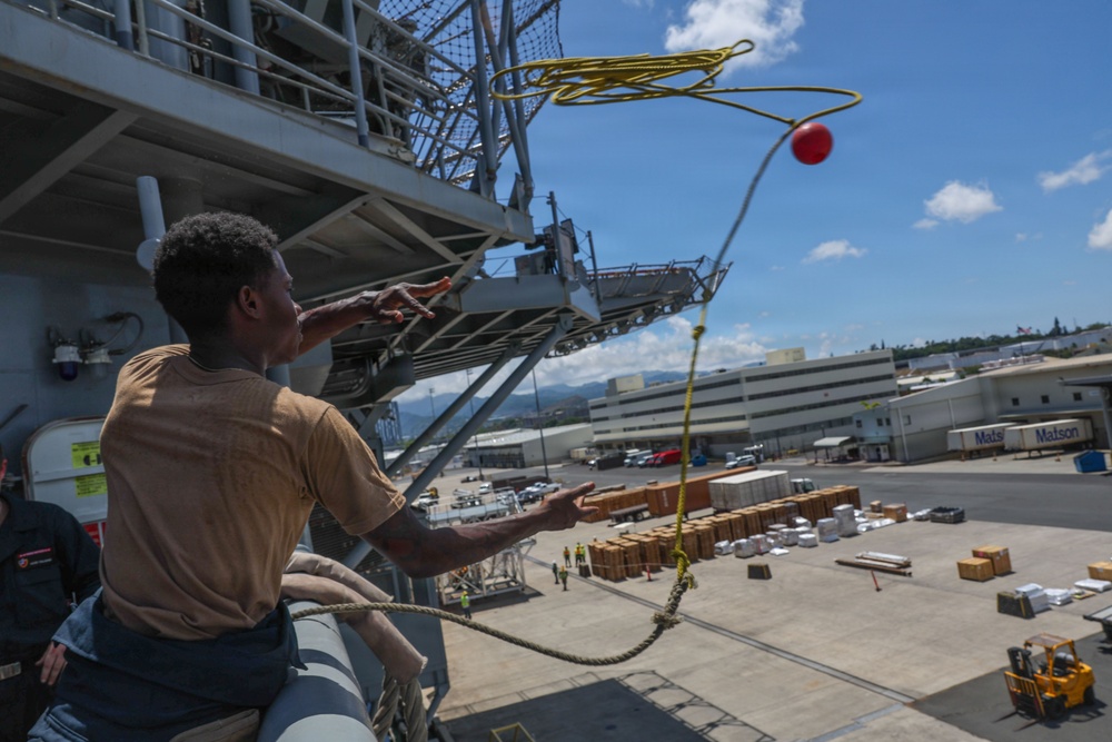 USS Essex pulls into Pearl Harbor