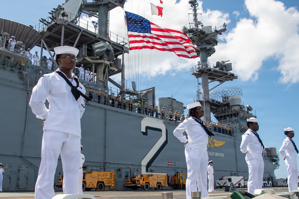 USS Essex pulls into Pearl Harbor
