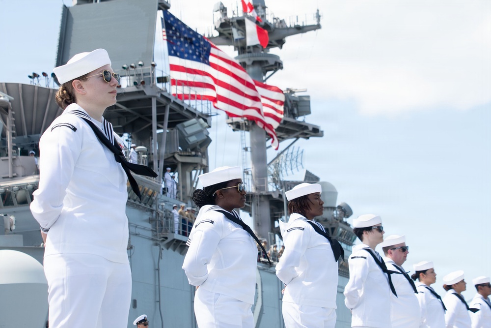 USS Essex pulls into Pearl Harbor