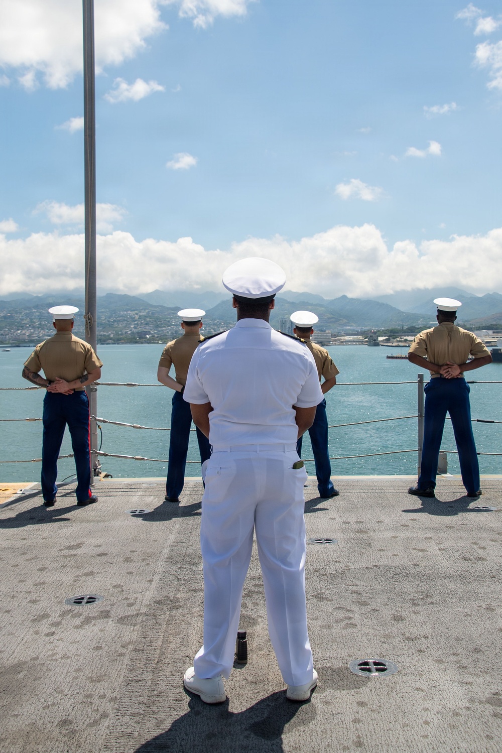 USS Essex Pulls Into Pearl Harbor