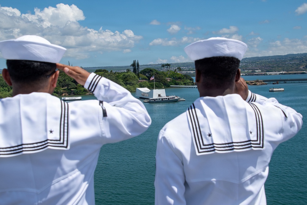 USS Essex pulls into Pearl Harbor