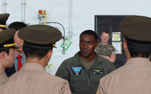 Republic of Korea officer candidates visit VMM-268