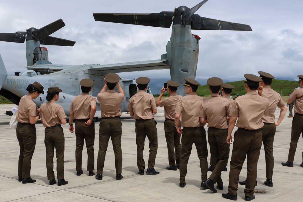 Republic of Korea officer candidates visit VMM-268