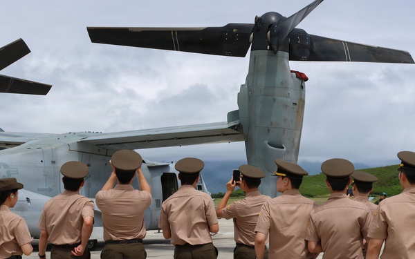 Republic of Korea officer candidates visit VMM-268