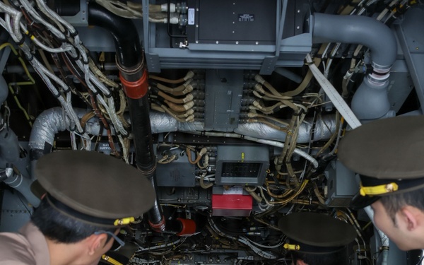 Republic of Korea officer candidates visit VMM-268