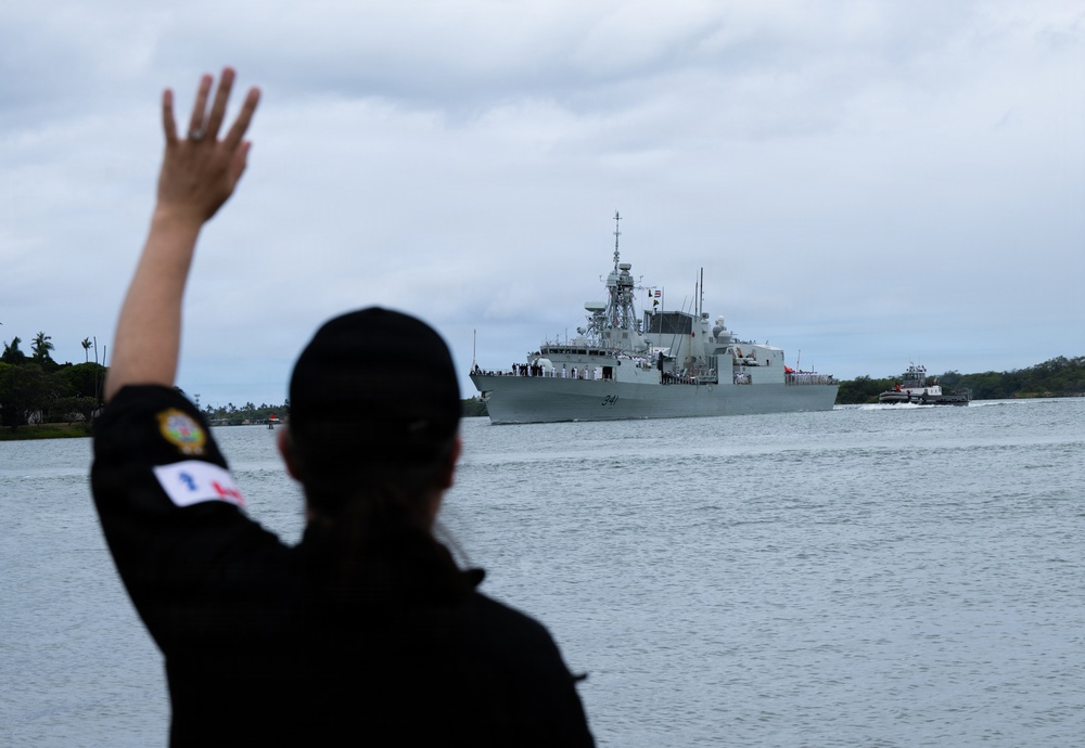 HMCS Ottawa arrives at Pearl Harbor
