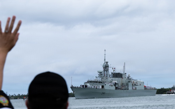 HMCS Ottawa arrives at Pearl Harbor