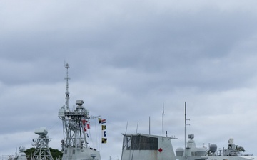 HMCS Ottawa arrives at Pearl Harbor