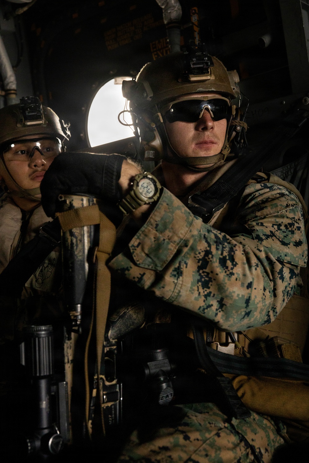 VMM-164 and 2nd Bn., 7th Marines conduct pickup zone drills aboard USS Essex