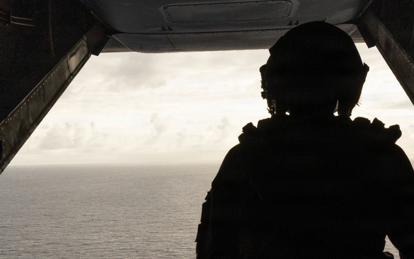 VMM-164 and 2nd Bn., 7th Marines conduct pickup zone drills aboard USS Essex