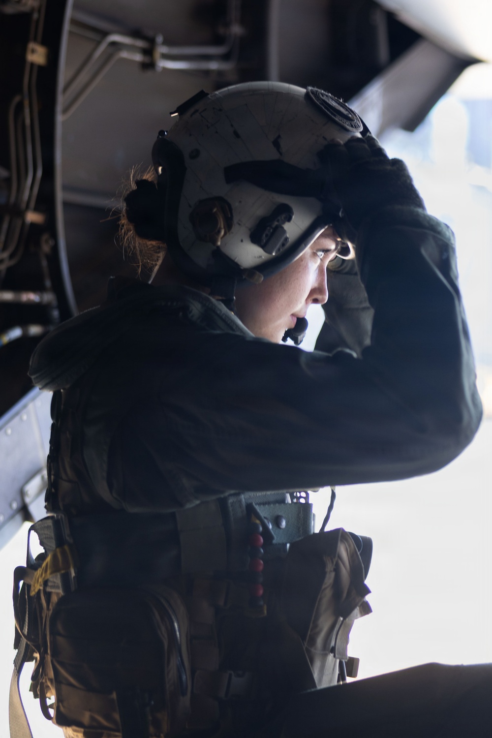 VMM-164 (Rein.) transports MV-22B Osprey engine