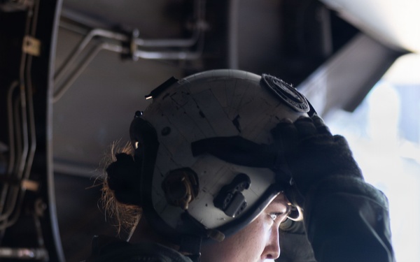 VMM-164 (Rein.) transports MV-22B Osprey engine