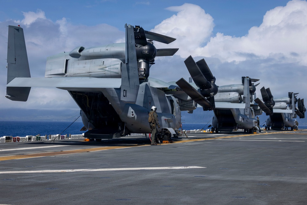 15th MEU disembarks USS Essex in MV-22B Ospreys