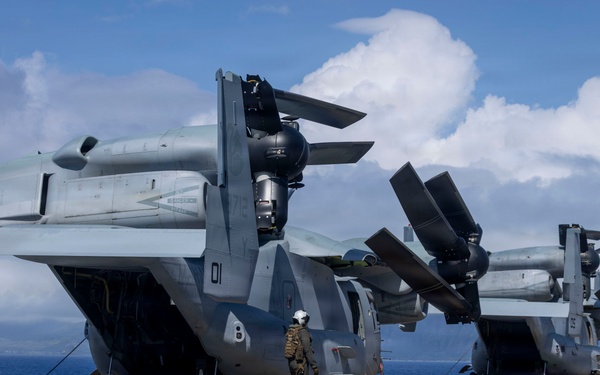 15th MEU disembarks USS Essex in MV-22B Ospreys