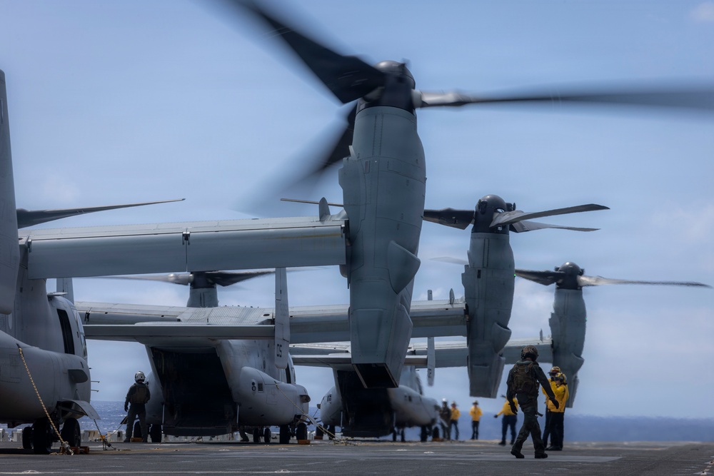 15th MEU disembarks USS Essex in MV-22B Ospreys
